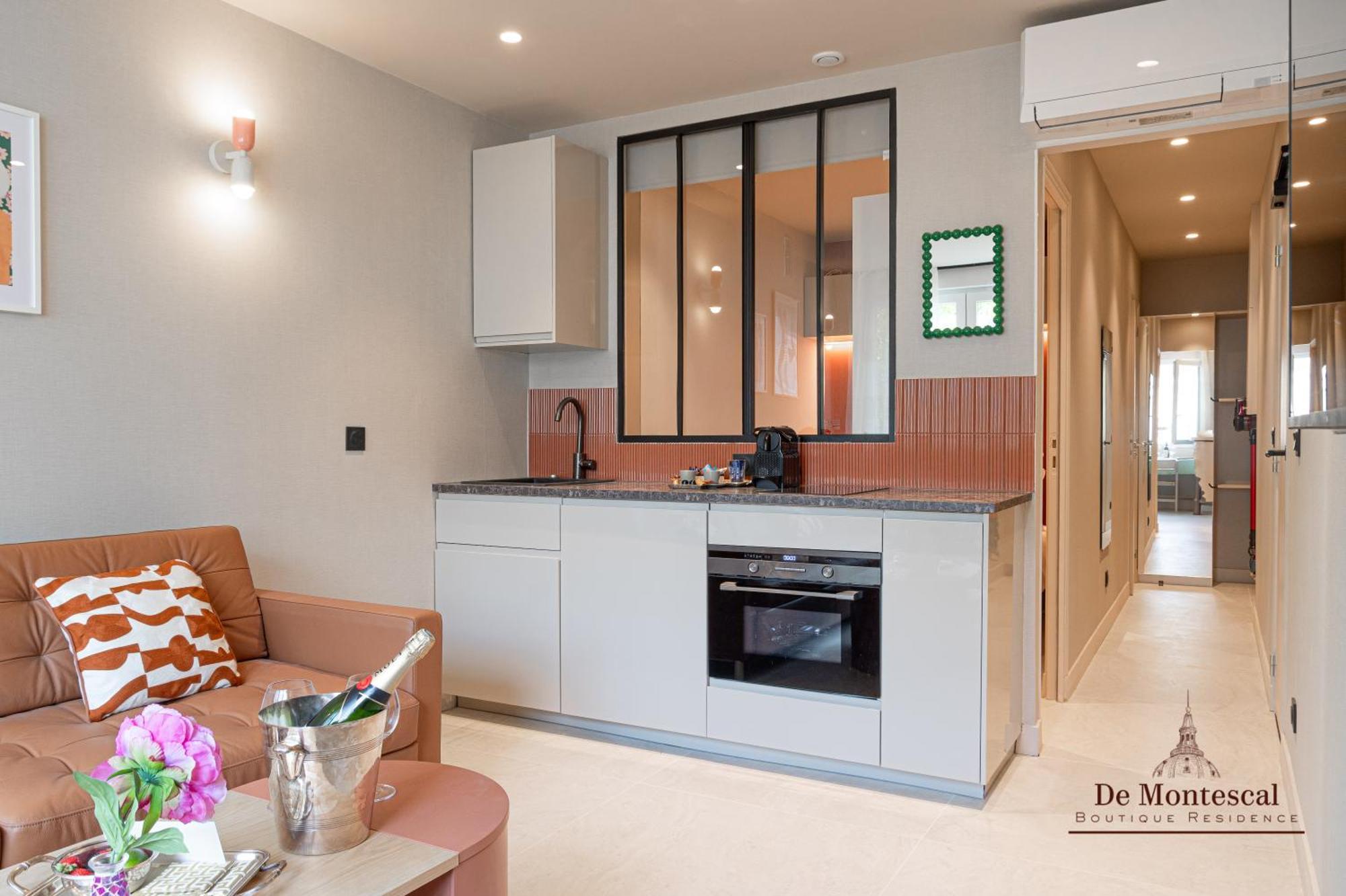 De Montescal Montparnasse Ac Appartment In A Prime Location 22 -36M2 Париж Екстериор снимка